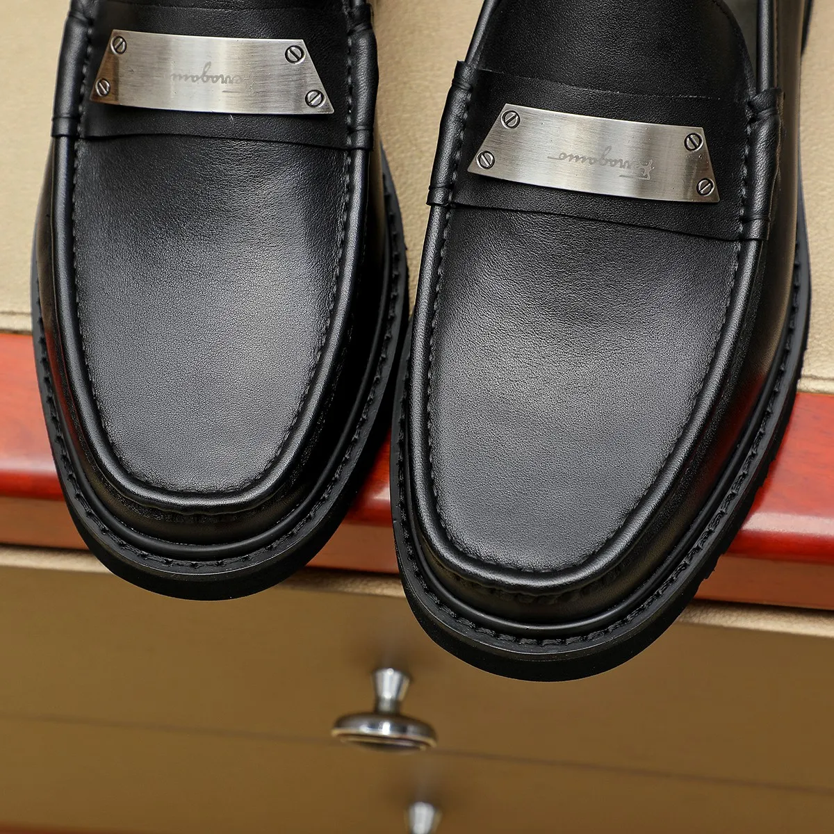 Men's shoes 💰500 Ferragamo [Ferragamo] top imported suit men's shoes 💯Original copy of the official website, product materials: selected imported embossed calfskin + luxury hardware buckle accessories ~ imported water-dyed cow 🐂 leather lining. Strong three-dimensional visual effect, original combination outsole, multiple colors available😘 Size: 38-44 (.45.46. Customized)